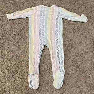 Kyte baby zippered footie size 0-3 months in herringbone print
